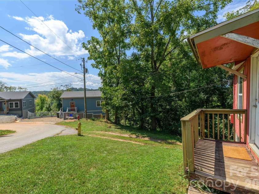 20 View Street, Woodfin, NC 28804.  MLS# CAR4423294, YatesRealty ID 50803. 