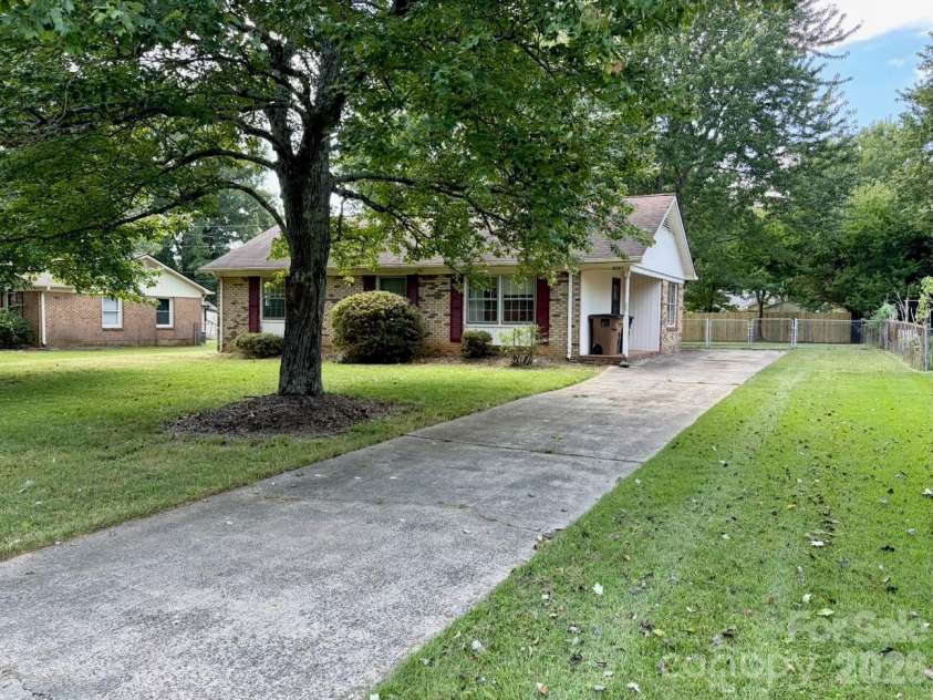 8211 Wynnview Road, Indian Trail, NC 28079.  MLS# CAR4423436, YatesRealty ID 50804. 
