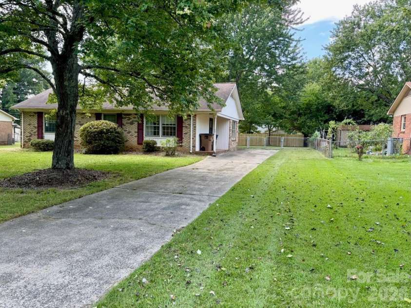 8211 Wynnview Road, Indian Trail, NC 28079.  MLS# CAR4423436, YatesRealty ID 50804. 