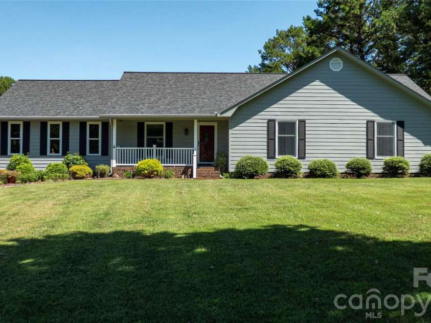187 Sunfish Drive, Mooresville, NC 28117.  MLS# CAR4422073, YatesRealty ID 50805. 