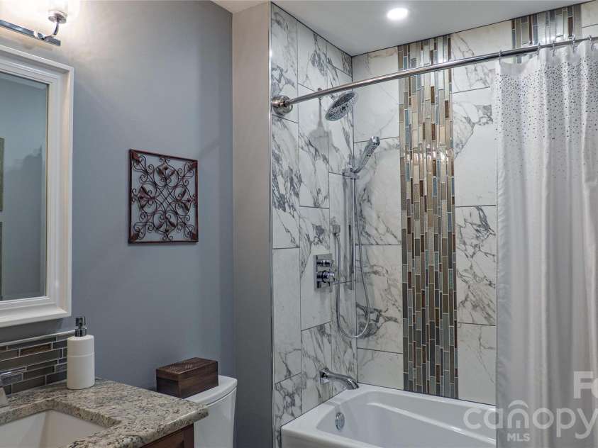 187 Sunfish Drive, Mooresville, NC 28117.  MLS# CAR4422073, YatesRealty ID 50805. Hall Bath