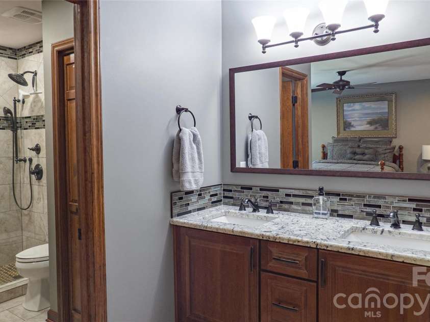 187 Sunfish Drive, Mooresville, NC 28117.  MLS# CAR4422073, YatesRealty ID 50805. Primary Suite