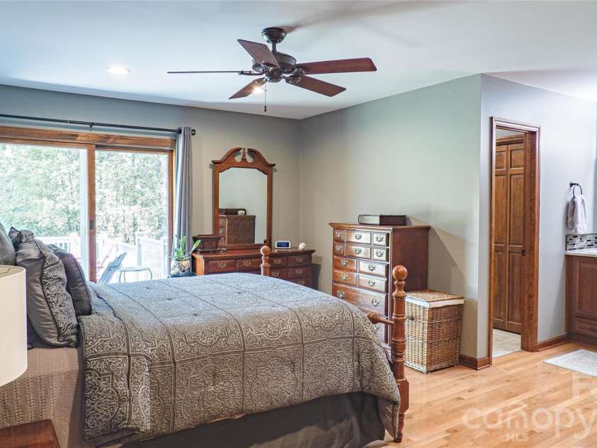 187 Sunfish Drive, Mooresville, NC 28117.  MLS# CAR4422073, YatesRealty ID 50805. Primary Suite