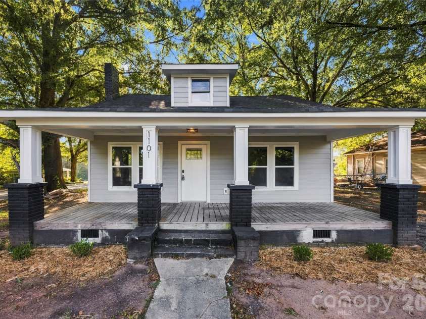 1101 Opal Street, Charlotte, NC 28208.  MLS# CAR4424357, YatesRealty ID 50806. 