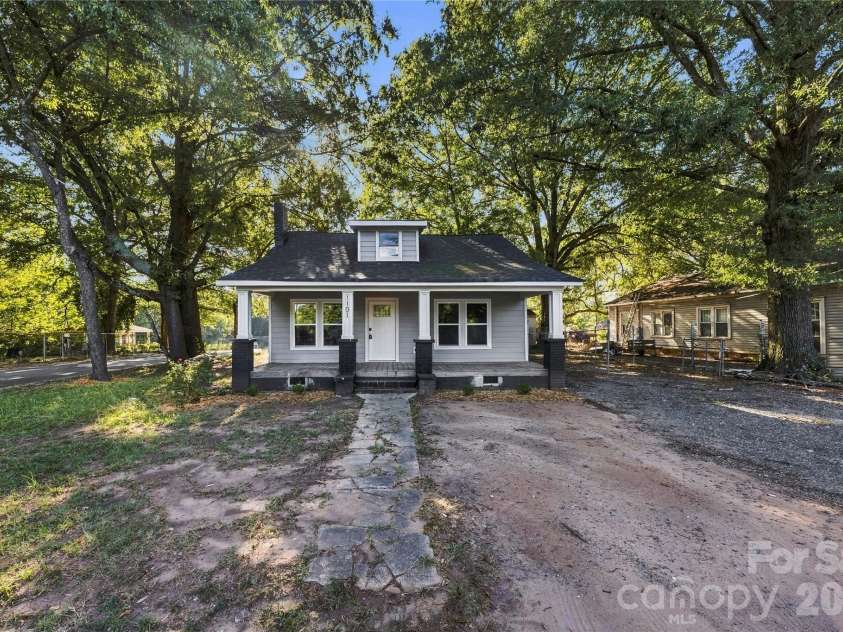 1101 Opal Street, Charlotte, NC 28208.  MLS# CAR4424357, YatesRealty ID 50806. 