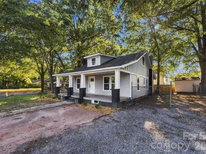 1101 Opal Street, Charlotte, NC 28208.  MLS# CAR4424357, YatesRealty ID 50806. 
