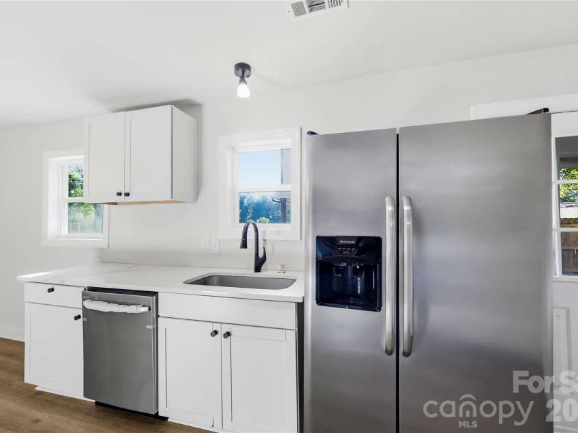 1101 Opal Street, Charlotte, NC 28208.  MLS# CAR4424357, YatesRealty ID 50806. 