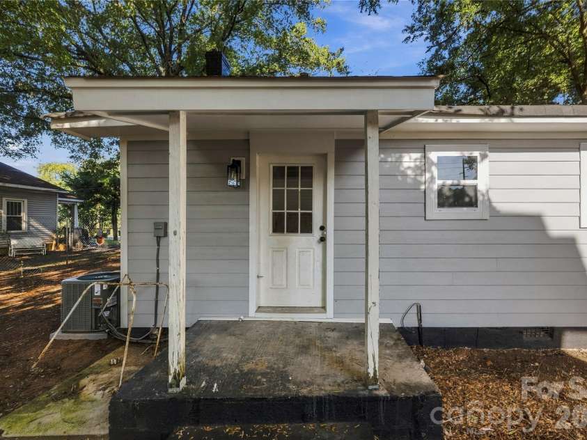 1101 Opal Street, Charlotte, NC 28208.  MLS# CAR4424357, YatesRealty ID 50806. 