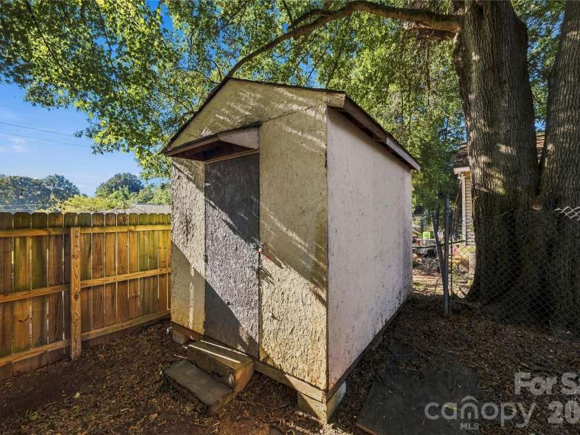 1101 Opal Street, Charlotte, NC 28208.  MLS# CAR4424357, YatesRealty ID 50806. 