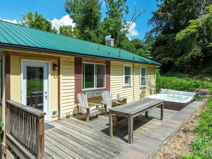 22 Weaver Street, Asheville, NC 28801.  MLS# CAR4398356, YatesRealty ID 50807. 
