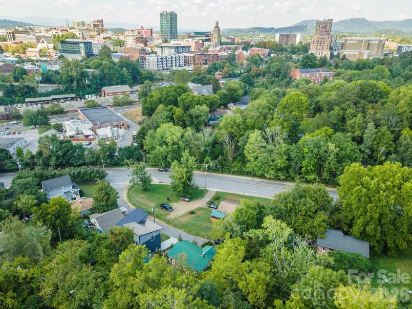 22 Weaver Street, Asheville, NC 28801.  MLS# CAR4398356, YatesRealty ID 50807. 