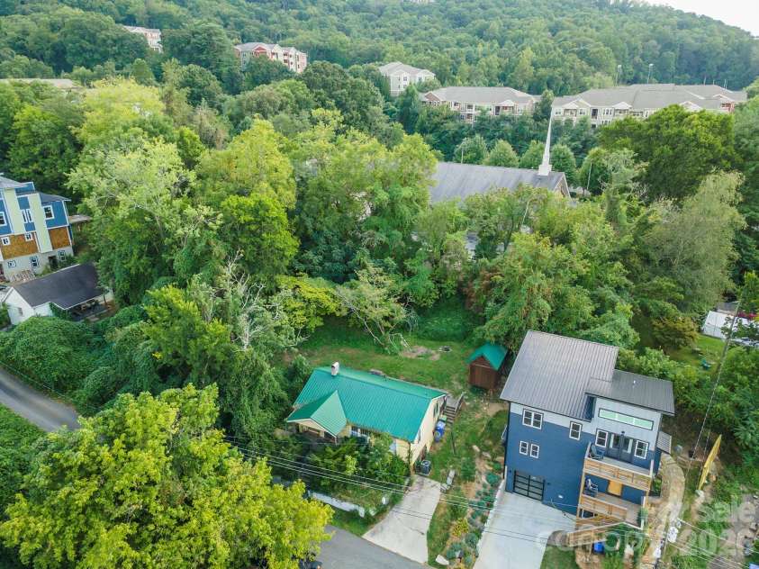 22 Weaver Street, Asheville, NC 28801.  MLS# CAR4398356, YatesRealty ID 50807. 