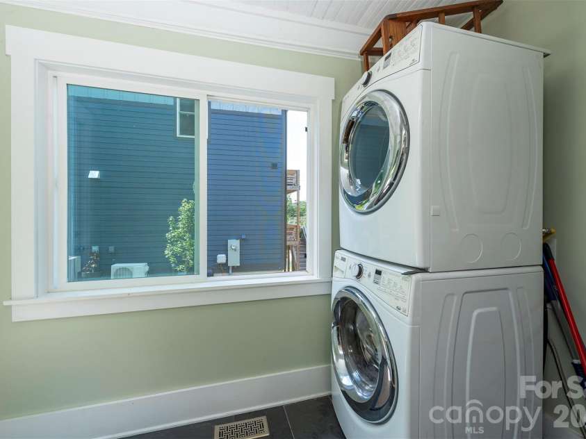 22 Weaver Street, Asheville, NC 28801.  MLS# CAR4398356, YatesRealty ID 50807. 