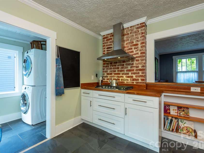 22 Weaver Street, Asheville, NC 28801.  MLS# CAR4398356, YatesRealty ID 50807. 