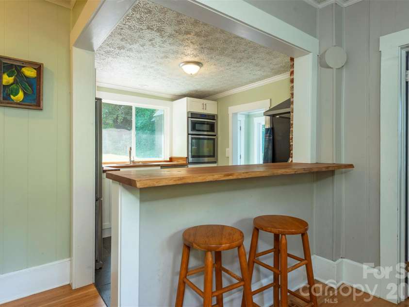 22 Weaver Street, Asheville, NC 28801.  MLS# CAR4398356, YatesRealty ID 50807. 