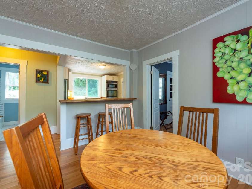 22 Weaver Street, Asheville, NC 28801.  MLS# CAR4398356, YatesRealty ID 50807. 