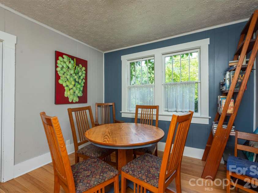 22 Weaver Street, Asheville, NC 28801.  MLS# CAR4398356, YatesRealty ID 50807. 