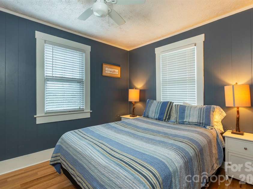 22 Weaver Street, Asheville, NC 28801.  MLS# CAR4398356, YatesRealty ID 50807. 