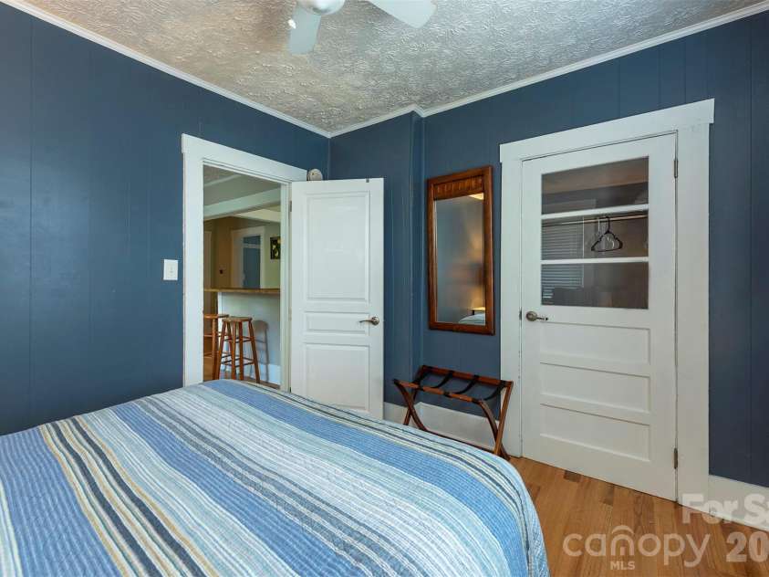 22 Weaver Street, Asheville, NC 28801.  MLS# CAR4398356, YatesRealty ID 50807. 