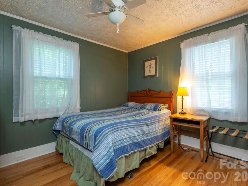 22 Weaver Street, Asheville, NC 28801.  MLS# CAR4398356, YatesRealty ID 50807. 