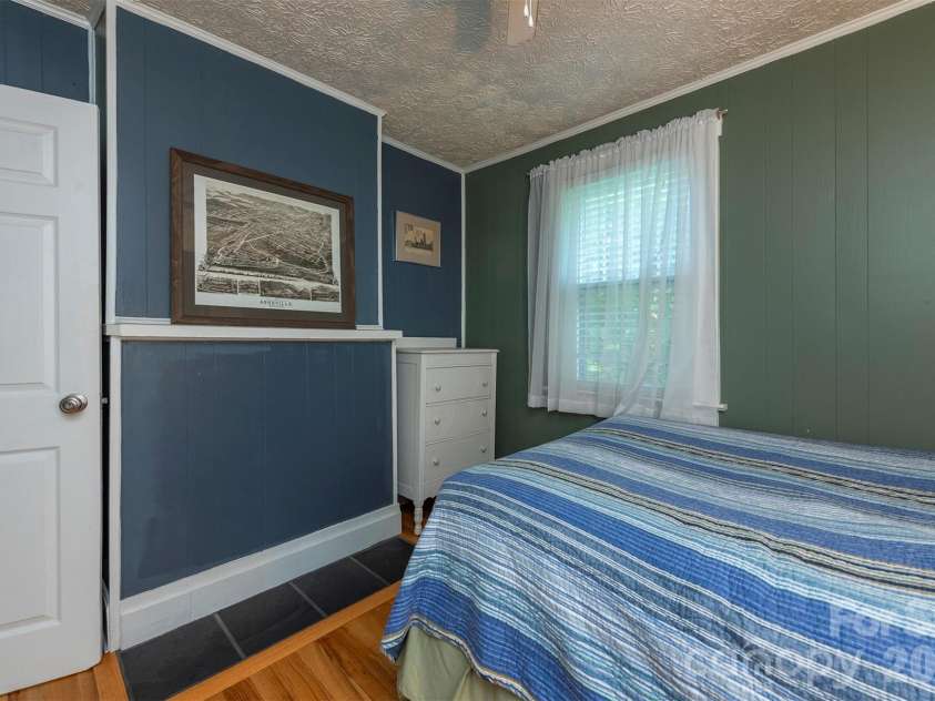 22 Weaver Street, Asheville, NC 28801.  MLS# CAR4398356, YatesRealty ID 50807. 