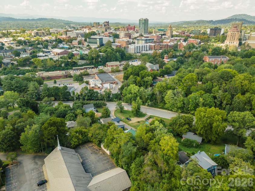 22 Weaver Street, Asheville, NC 28801.  MLS# CAR4398356, YatesRealty ID 50807. 