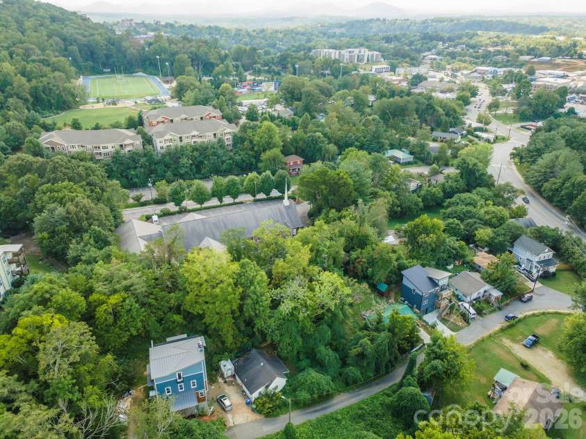 22 Weaver Street, Asheville, NC 28801.  MLS# CAR4398356, YatesRealty ID 50807. 