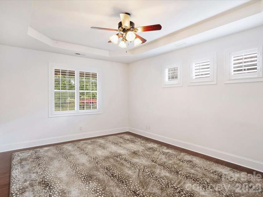 7326 Firespike Road, Charlotte, NC 28211.  MLS# CAR4417105, YatesRealty ID 50809. Primary Ensuite on main floor
