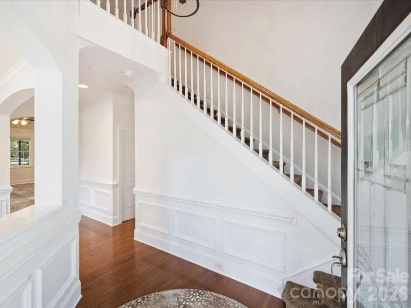 7326 Firespike Road, Charlotte, NC 28211.  MLS# CAR4417105, YatesRealty ID 50809. Welcome home to a space featuring soaring vaulted ceilings and a striking chandelier that serves as the perfect centerpiece.