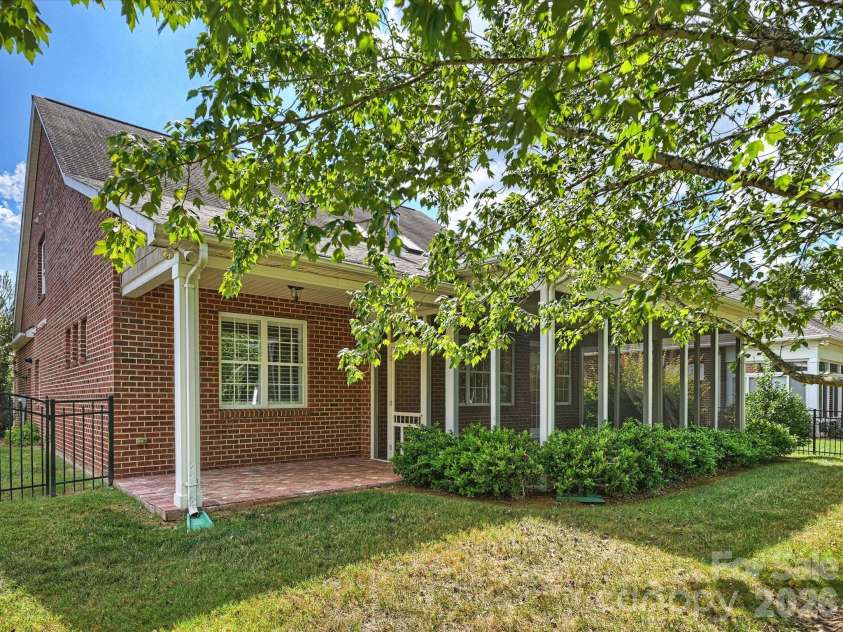 7326 Firespike Road, Charlotte, NC 28211.  MLS# CAR4417105, YatesRealty ID 50809. Wonderful privacy