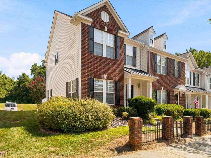 17742 Delmas Drive, Cornelius, NC 28031.  MLS# CAR4421094, YatesRealty ID 50811. Front/end unit