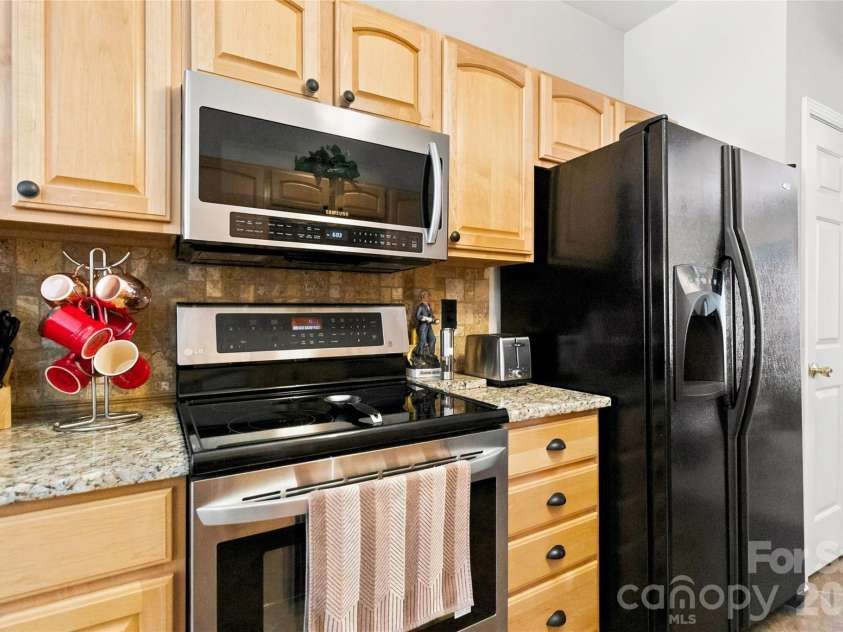 17742 Delmas Drive, Cornelius, NC 28031.  MLS# CAR4421094, YatesRealty ID 50811. Kitchen
