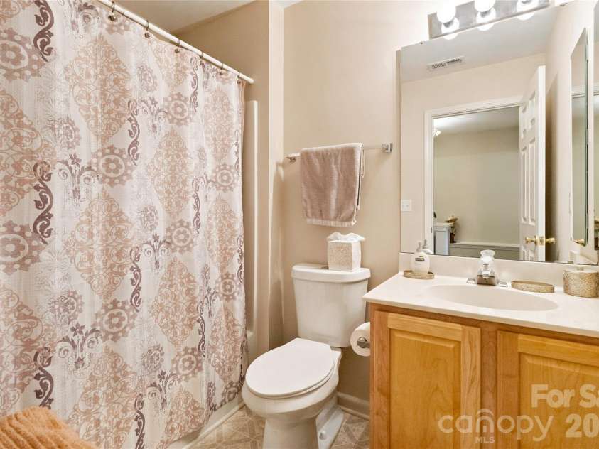 17742 Delmas Drive, Cornelius, NC 28031.  MLS# CAR4421094, YatesRealty ID 50811. Secondary Full Bath