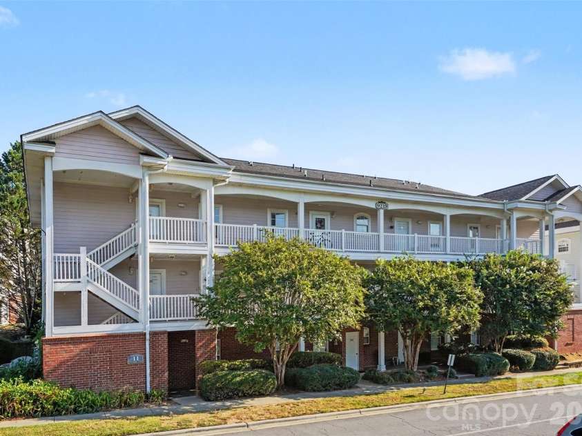 9243 Meadow Vista Road, Charlotte, NC 28213.  MLS# CAR4424403, YatesRealty ID 50813. 