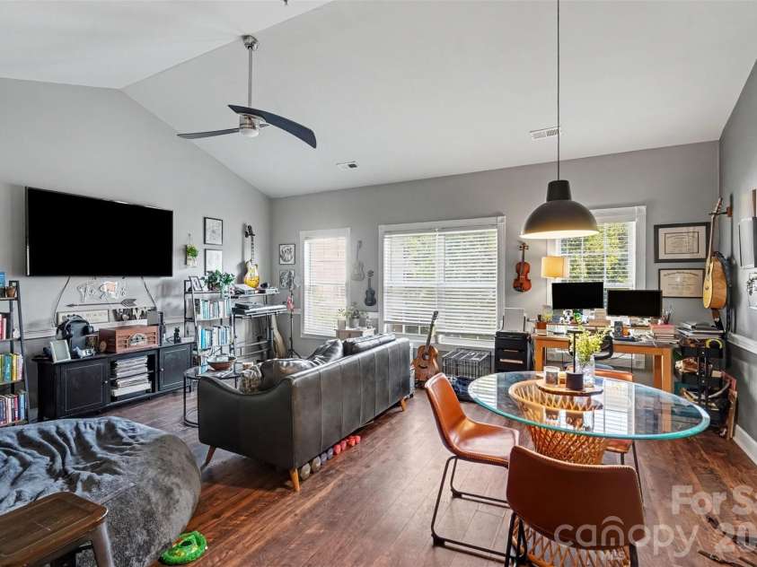 9243 Meadow Vista Road, Charlotte, NC 28213.  MLS# CAR4424403, YatesRealty ID 50813. 