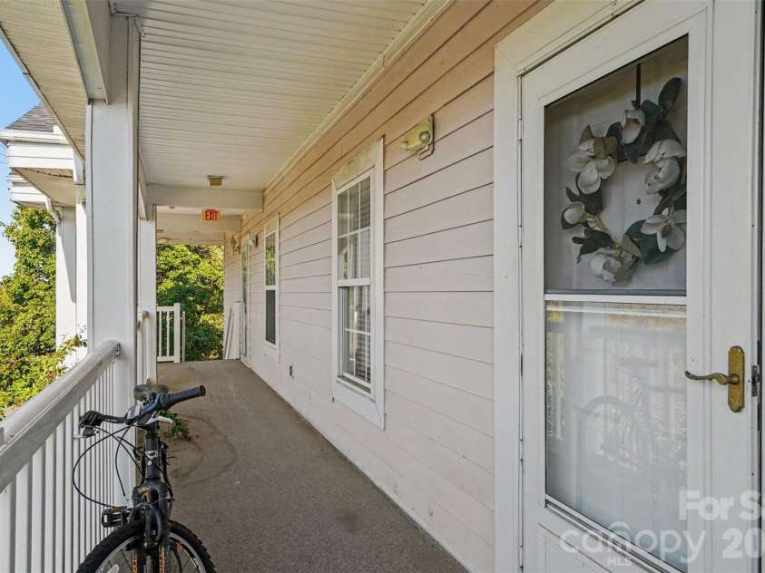 9243 Meadow Vista Road, Charlotte, NC 28213.  MLS# CAR4424403, YatesRealty ID 50813. 
