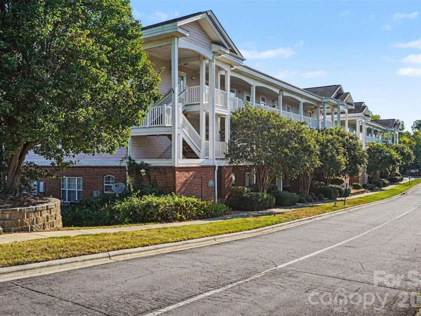 9243 Meadow Vista Road, Charlotte, NC 28213.  MLS# CAR4424403, YatesRealty ID 50813. 