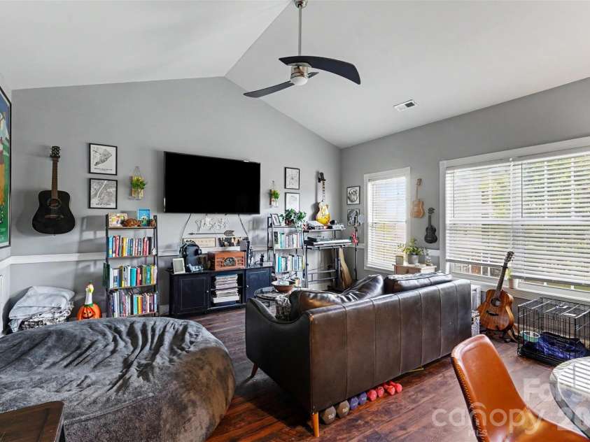 9243 Meadow Vista Road, Charlotte, NC 28213.  MLS# CAR4424403, YatesRealty ID 50813. 