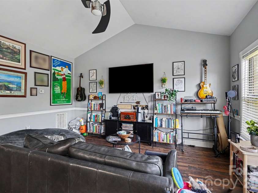 9243 Meadow Vista Road, Charlotte, NC 28213.  MLS# CAR4424403, YatesRealty ID 50813. 