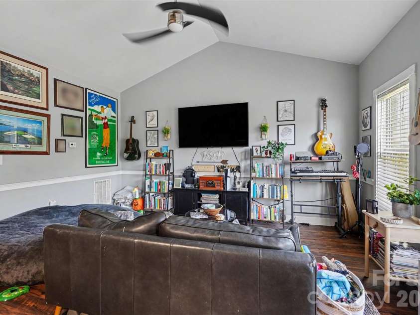 9243 Meadow Vista Road, Charlotte, NC 28213.  MLS# CAR4424403, YatesRealty ID 50813. 