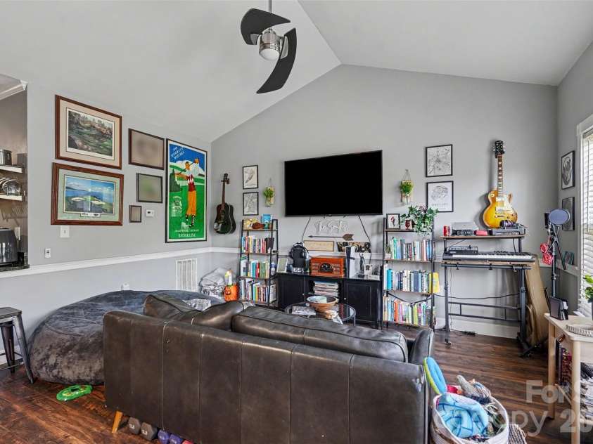 9243 Meadow Vista Road, Charlotte, NC 28213.  MLS# CAR4424403, YatesRealty ID 50813. 