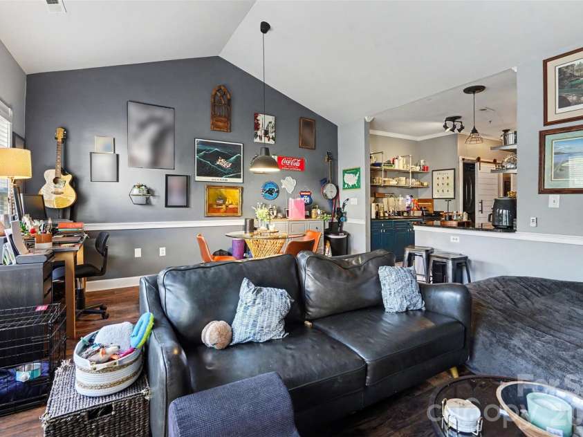9243 Meadow Vista Road, Charlotte, NC 28213.  MLS# CAR4424403, YatesRealty ID 50813. 