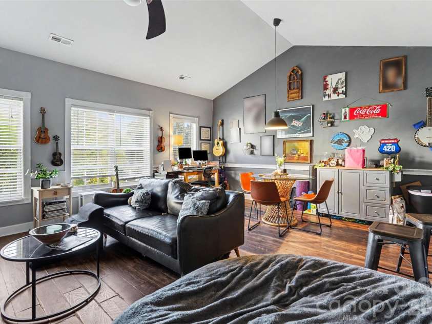 9243 Meadow Vista Road, Charlotte, NC 28213.  MLS# CAR4424403, YatesRealty ID 50813. 
