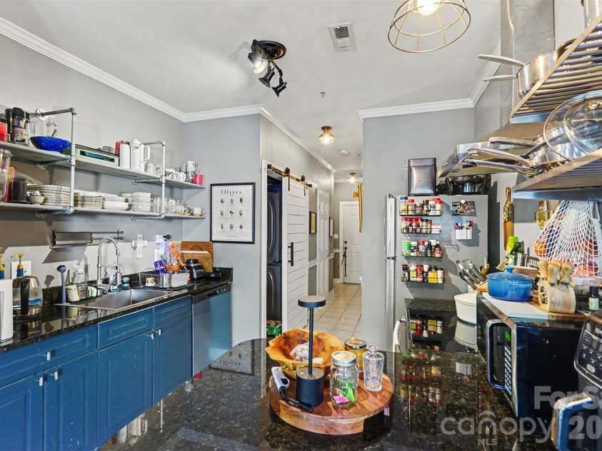 9243 Meadow Vista Road, Charlotte, NC 28213.  MLS# CAR4424403, YatesRealty ID 50813. 