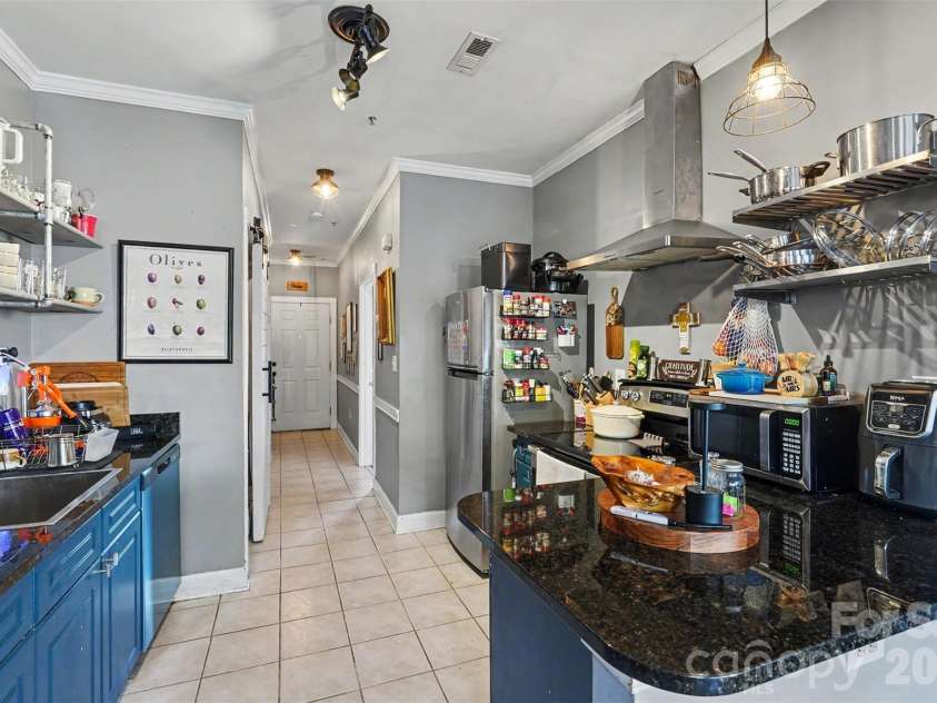 9243 Meadow Vista Road, Charlotte, NC 28213.  MLS# CAR4424403, YatesRealty ID 50813. 