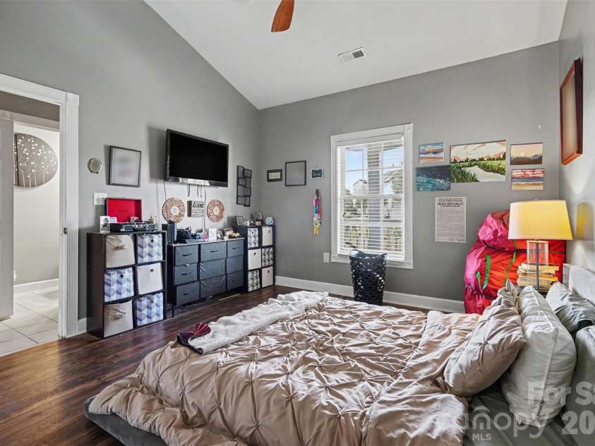 9243 Meadow Vista Road, Charlotte, NC 28213.  MLS# CAR4424403, YatesRealty ID 50813. 