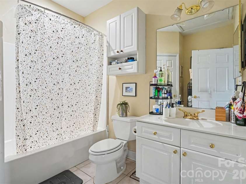 9243 Meadow Vista Road, Charlotte, NC 28213.  MLS# CAR4424403, YatesRealty ID 50813. 