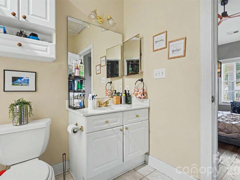 9243 Meadow Vista Road, Charlotte, NC 28213.  MLS# CAR4424403, YatesRealty ID 50813. 