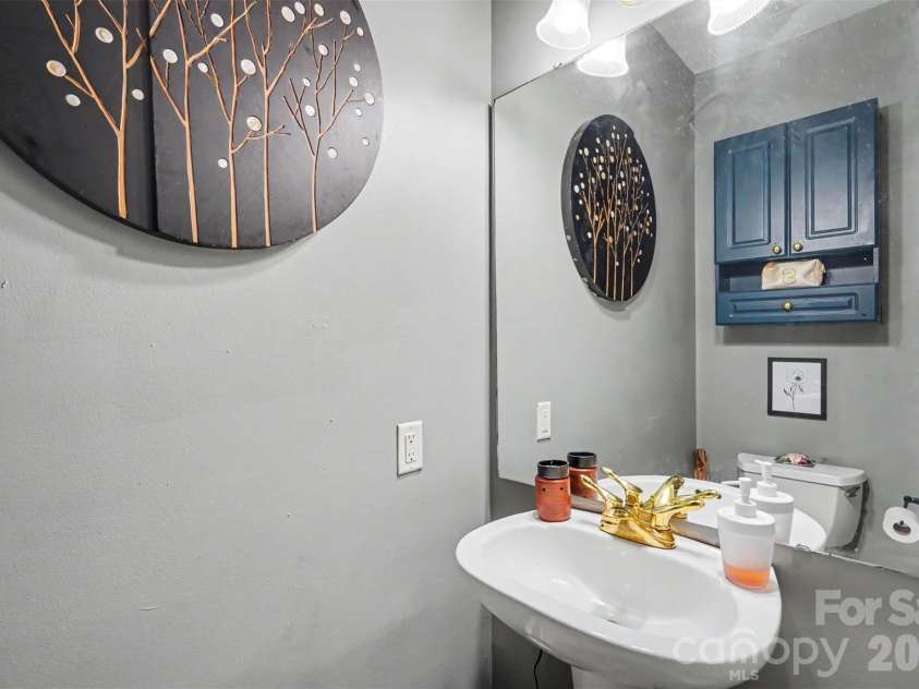 9243 Meadow Vista Road, Charlotte, NC 28213.  MLS# CAR4424403, YatesRealty ID 50813. 