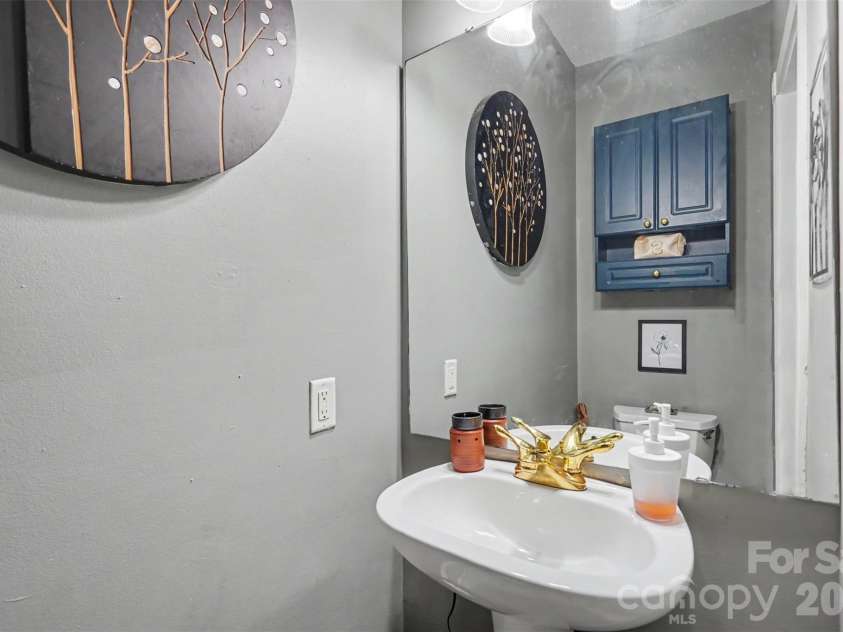 9243 Meadow Vista Road, Charlotte, NC 28213.  MLS# CAR4424403, YatesRealty ID 50813. 
